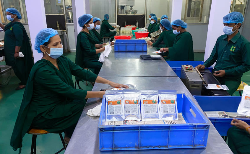 インド工場作業風景